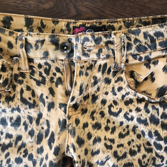BEBE LEOPARD/CHEETAH JEANS - Picture 2 of 4